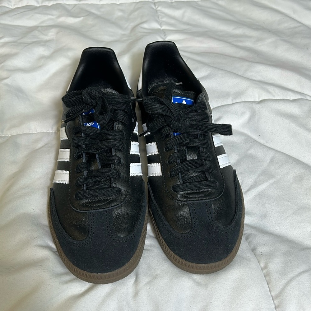 Womens or Mens Adidas black Sambas sneakers. Size 8.5/7.5. Never worn.